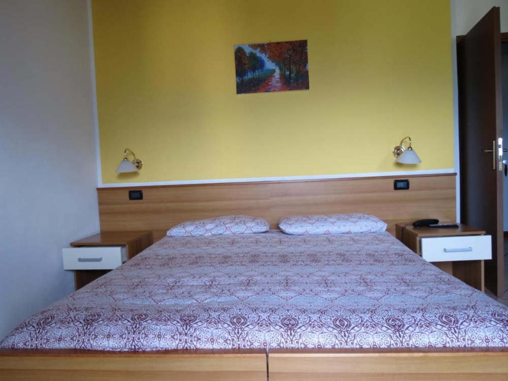 Room image 4